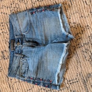 Francesca's Harper | Floral Embroidered Fringe Jean Shorts